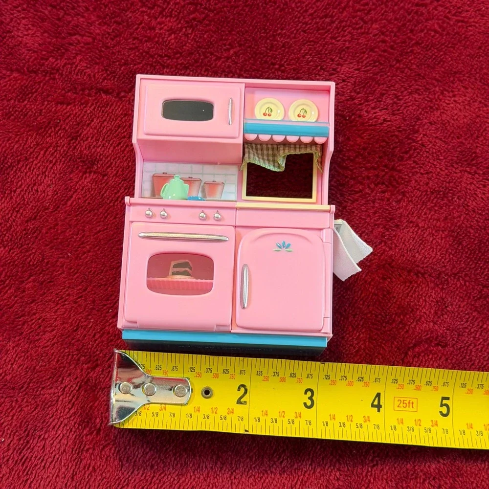 2013 Hallmark Keepsake A Kitchenette For Christmas Ornament Valerie Shanks‎ Pink